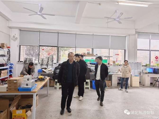 四川路橋橋梁公司領(lǐng)導(dǎo)蒞臨我司考察